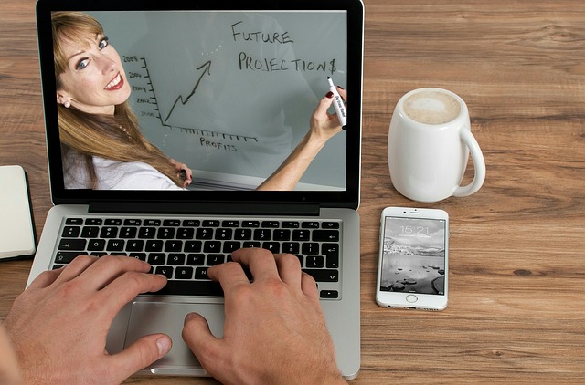 What Are the Advantages of Online College Courses?