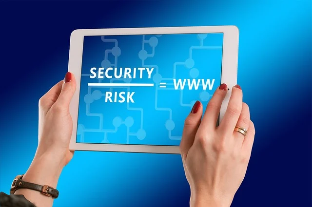 What are the risks involved in RAID data recovery?